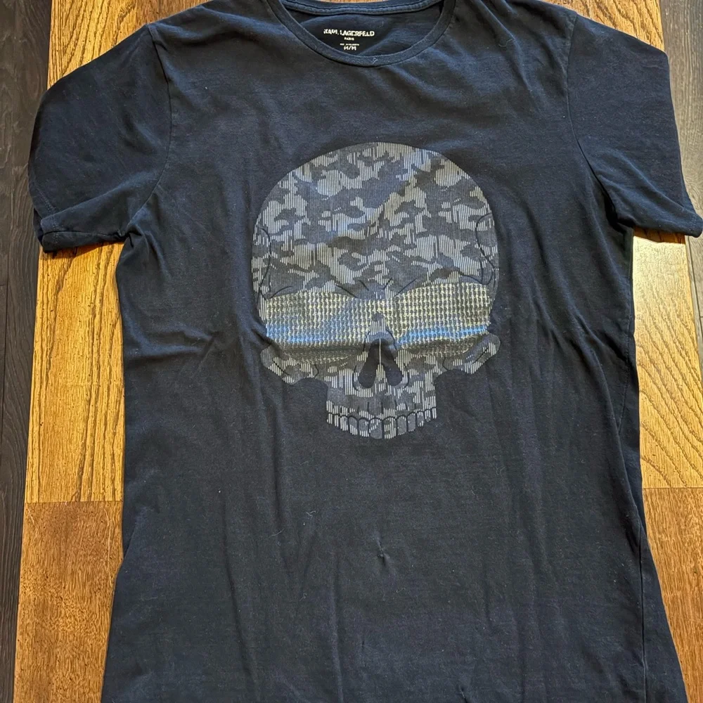 Karl Lagerfeld Navy Blue Short-Sleeve Skull Graphic Tee - Picture 3 of 3